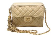 Load image into Gallery viewer, CHANEL シャネル マトラッセ 23 フリンジ チェーンショルダーバッグ イエロー ベージュ ラムスキン ゴールド金具 美品 中古 4b011240