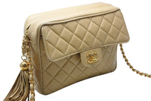Load image into Gallery viewer, CHANEL シャネル マトラッセ 23 フリンジ チェーンショルダーバッグ イエロー ベージュ ラムスキン ゴールド金具 美品 中古 4b011240