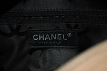 Load image into Gallery viewer, 極美品 CHANEL シャネル カンボンライン ボーリングバッグ ワンショルダーバッグ 9番台 ココマーク ベージュ ブラック 中古 4b011248