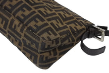 Load image into Gallery viewer, FENDI フェンディ マンマバケット ハンドバッグ 26566 ズッカ柄 ブラウン レザー ナイロンキャンバス シルバー金具 美品 中古 4c011260