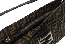 Load image into Gallery viewer, FENDI フェンディ マンマバケット ハンドバッグ 26566 ズッカ柄 ブラウン レザー ナイロンキャンバス シルバー金具 美品 中古 4c011260