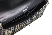 Load image into Gallery viewer, 極美品 CHANEL シャネル イーストウェスト シングル ワンショルダーバッグ 7番台 ブラック ホワイト ベージュ ツイード シルバー金具 中古 4b011273