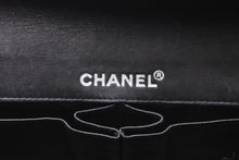Load image into Gallery viewer, 極美品 CHANEL シャネル イーストウェスト シングル ワンショルダーバッグ 7番台 ブラック ホワイト ベージュ ツイード シルバー金具 中古 4b011273