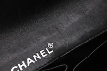 Load image into Gallery viewer, 極美品 CHANEL シャネル イーストウェスト シングル ワンショルダーバッグ 7番台 ブラック ホワイト ベージュ ツイード シルバー金具 中古 4b011273