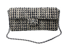 Load image into Gallery viewer, 極美品 CHANEL シャネル イーストウェスト シングル ワンショルダーバッグ 7番台 ブラック ホワイト ベージュ ツイード シルバー金具 中古 4b011273