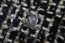 Load image into Gallery viewer, 極美品 CHANEL シャネル イーストウェスト シングル ワンショルダーバッグ 7番台 ブラック ホワイト ベージュ ツイード シルバー金具 中古 4b011273