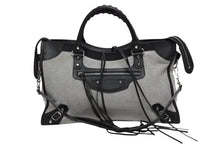 Load image into Gallery viewer, BALENCIAGA バレンシアガ Giant City ジャイアント シティ 2WAYバッグ 173084 ホワイト ブラック シルバー金具 美品 中古 4b011274