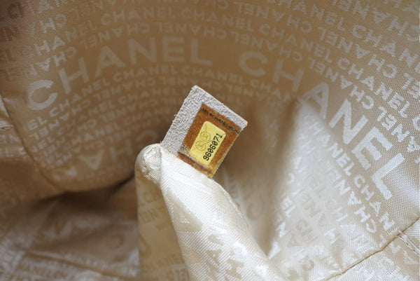 新品同様 CHANEL シャネル ハンドバッグ 9番台 キャビアスキン ココマーク フリンジ ゴールド ゴールド金具 中古 4b011275