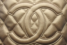 Load image into Gallery viewer, 新品同様 CHANEL シャネル ハンドバッグ 9番台 キャビアスキン ココマーク フリンジ ゴールド ゴールド金具 中古 4b011275