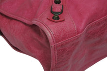 Load image into Gallery viewer, BALENCIAGA バレンシアガ Giant City ジャイアント シティ 2WAYバッグ 173084 ピンク ブラック金具 美品 中古 4b011277