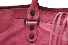 Load image into Gallery viewer, BALENCIAGA バレンシアガ Giant City ジャイアント シティ 2WAYバッグ 173084 ピンク ブラック金具 美品 中古 4b011277