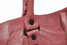 Load image into Gallery viewer, BALENCIAGA バレンシアガ Giant City ジャイアント シティ 2WAYバッグ 173084 ピンク ブラック金具 美品 中古 4b011278
