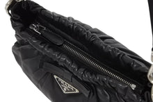 Load image into Gallery viewer, PRADA プラダ ミニワンショルダーバッグ ブラック ラムスキン ブラック イタリア製 シルバー金具 美品 中古 4b011281