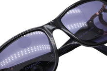 Load image into Gallery viewer, CHANEL シャネル サングラス アイウェア 02461 94305 ココマーク ラインストーン ブラック ゴールド クリア 美品 中古 4b011285