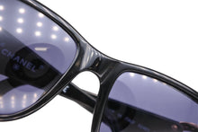 Load image into Gallery viewer, CHANEL シャネル サングラス アイウェア 02461 94305 ココマーク ラインストーン ブラック ゴールド クリア 美品 中古 4b011285