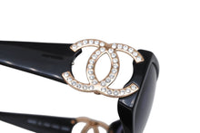 Load image into Gallery viewer, CHANEL シャネル サングラス アイウェア 02461 94305 ココマーク ラインストーン ブラック ゴールド クリア 美品 中古 4b011285