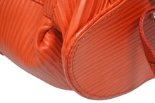 Load image into Gallery viewer, 極美品 LOUIS VUITTON ルイヴィトン クリストファーMM バックパック リュック M23764 エピ XLレザー レッド シルバー金具 中古 4b011304