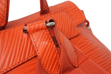 Load image into Gallery viewer, 極美品 LOUIS VUITTON ルイヴィトン クリストファーMM バックパック リュック M23764 エピ XLレザー レッド シルバー金具 中古 4b011304