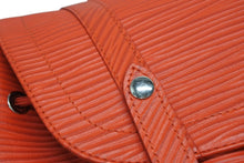 Load image into Gallery viewer, 極美品 LOUIS VUITTON ルイヴィトン クリストファーMM バックパック リュック M23764 エピ XLレザー レッド シルバー金具 中古 4b011304