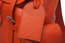 Load image into Gallery viewer, 極美品 LOUIS VUITTON ルイヴィトン クリストファーMM バックパック リュック M23764 エピ XLレザー レッド シルバー金具 中古 4b011304