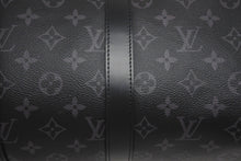 Load image into Gallery viewer, LOUIS VUITTON ルイヴィトン キーポル バンドリエール45 ボストンバッグ M40569 モノグラム エクリプス ブラック 美品 中古 4b011323