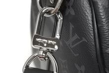 Load image into Gallery viewer, LOUIS VUITTON ルイヴィトン キーポル バンドリエール45 ボストンバッグ M40569 モノグラム エクリプス ブラック 美品 中古 4b011323