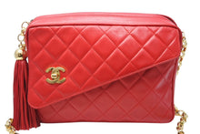 Load image into Gallery viewer, CHANEL シャネル チェーンショルダーバッグ 2番台 ラムスキン ココマーク レッド フリンジ付き ゴールド金具 美品 中古 4b011578