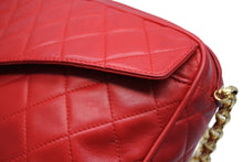 Load image into Gallery viewer, CHANEL シャネル チェーンショルダーバッグ 2番台 ラムスキン ココマーク レッド フリンジ付き ゴールド金具 美品 中古 4b011578