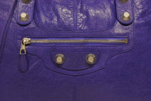 Load image into Gallery viewer, BALENCIAGA バレンシアガ Giant City ジャイアント シティ 2WAYバッグ 177287 レザー パープル シルバー金具 美品 中古 4b011367