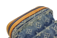Load image into Gallery viewer, LOUIS VUITTON ルイヴィトン カメラ バッグ ショルダーバッグ M95348 モノグラム デニム インディゴブルー ゴールド金具 美品 中古 4b011377