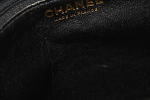 Load image into Gallery viewer, 極美品 CHANEL シャネル 復刻トート トートバッグ A01804 8番台 ココマーク キャビアスキン ブラック ゴールド金具 中古 4b011383