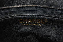 Load image into Gallery viewer, 極美品 CHANEL シャネル 復刻トート トートバッグ A01804 8番台 ココマーク キャビアスキン ブラック ゴールド金具 中古 4b011383