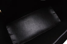 Load image into Gallery viewer, 極美品 CHANEL シャネル 復刻トート トートバッグ A01804 8番台 ココマーク キャビアスキン ブラック ゴールド金具 中古 4b011383
