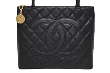 Load image into Gallery viewer, 極美品 CHANEL シャネル 復刻トート トートバッグ A01804 8番台 ココマーク キャビアスキン ブラック ゴールド金具 中古 4b011383