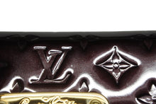 Load image into Gallery viewer, 極美品 LOUIS VUITTON ルイヴィトン サンセット ブルーバード ワンショルダーバッグ M93542 モノグラム ヴェルニ アマラント 中古 4b011390