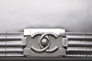 CHANEL シャネル BOY CHANEL ボーイシャネル チェーンショルダーバッグ 16番台 ココマーク カーフスキン シルバー 美品 中古 4b011375