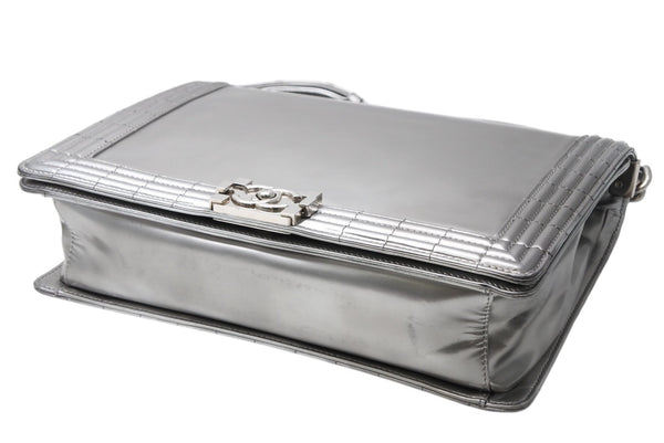 CHANEL シャネル BOY CHANEL ボーイシャネル チェーンショルダーバッグ 16番台 ココマーク カーフスキン シルバー 美品 中古 4b011375