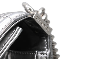 CHANEL シャネル BOY CHANEL ボーイシャネル チェーンショルダーバッグ 16番台 ココマーク カーフスキン シルバー 美品 中古 4b011375