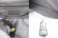 Load image into Gallery viewer, CHANEL シャネル BOY CHANEL ボーイシャネル チェーンショルダーバッグ 16番台 ココマーク カーフスキン シルバー 美品 中古 4b011375