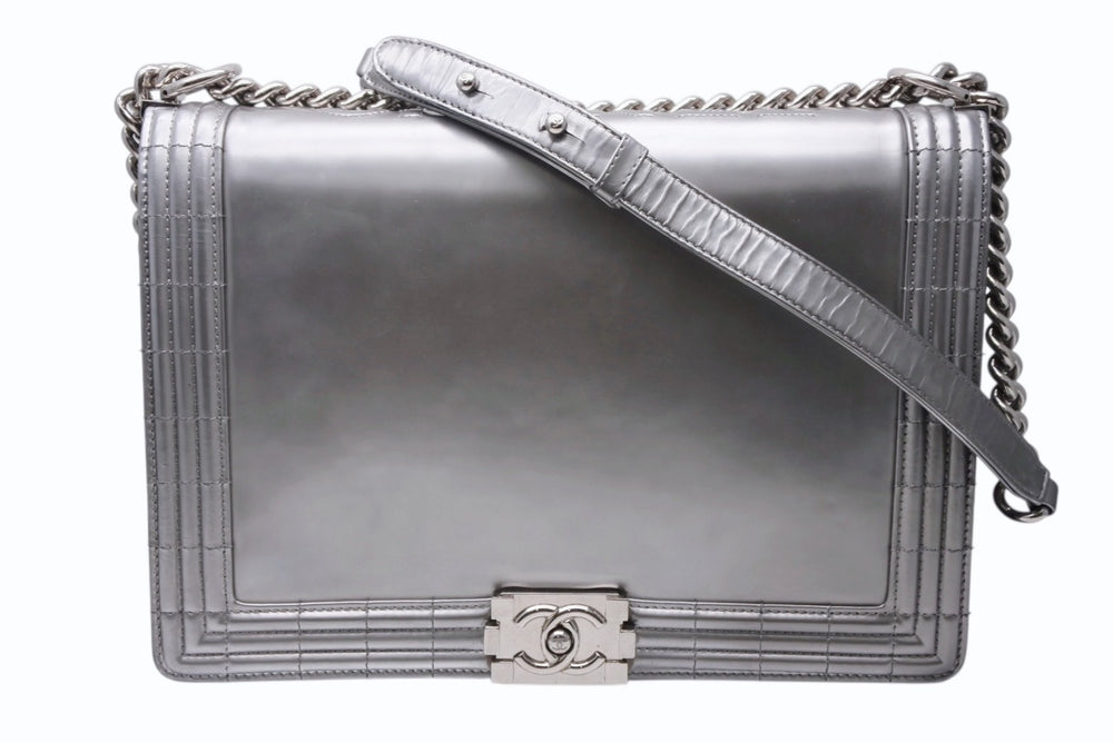 CHANEL シャネル BOY CHANEL ボーイシャネル チェーンショルダーバッグ 16番台 ココマーク カーフスキン シルバー 美品 中古 4b011375