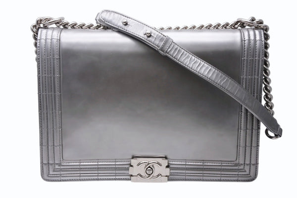 CHANEL シャネル BOY CHANEL ボーイシャネル チェーンショルダーバッグ 16番台 ココマーク カーフスキン シルバー 美品 中古 4b011375