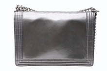 Load image into Gallery viewer, CHANEL シャネル BOY CHANEL ボーイシャネル チェーンショルダーバッグ 16番台 ココマーク カーフスキン シルバー 美品 中古 4b011375
