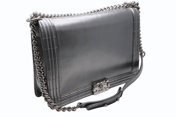 CHANEL シャネル BOY CHANEL ボーイシャネル チェーンショルダーバッグ 16番台 ココマーク カーフスキン シルバー 美品 中古 4b011375
