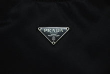 Load image into Gallery viewer, 極美品 PRADA プラダ ホーボー ハンドバッグ MV515 トライアングルロゴ 三角ロゴプレート ナイロン ブラック 中古 4b011423