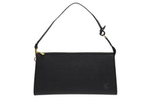 Load image into Gallery viewer, 極美品 LOUIS VUITTON ルイヴィトン ポシェット アクセソワール アクセサリーポーチ M52952 エピ レザー ブラック 美品 中古 4b011389