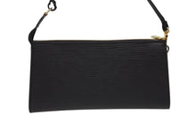 Load image into Gallery viewer, 極美品 LOUIS VUITTON ルイヴィトン ポシェット アクセソワール アクセサリーポーチ M52952 エピ レザー ブラック 美品 中古 4b011389