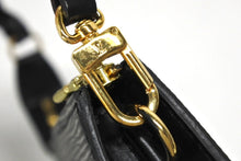 Load image into Gallery viewer, 極美品 LOUIS VUITTON ルイヴィトン ポシェット アクセソワール アクセサリーポーチ M52952 エピ レザー ブラック 美品 中古 4b011389
