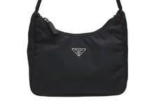 Load image into Gallery viewer, 極美品 PRADA プラダ ホーボー ハンドバッグ MV515 トライアングルロゴ 三角ロゴプレート ナイロン ブラック 中古 4b011423