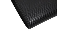 Load image into Gallery viewer, 極美品 LOUIS VUITTON ルイヴィトン ポシェット アクセソワール アクセサリーポーチ M52952 エピ レザー ブラック 美品 中古 4b011389
