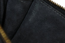 Load image into Gallery viewer, 極美品 LOUIS VUITTON ルイヴィトン ポシェット アクセソワール アクセサリーポーチ M52952 エピ レザー ブラック 美品 中古 4b011389